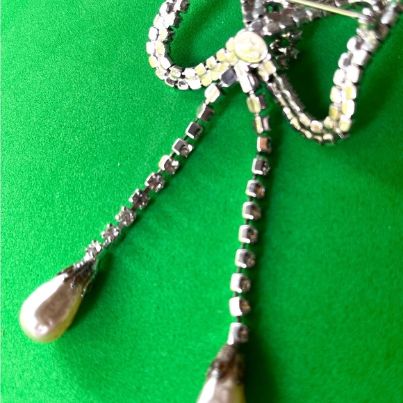 Vintage 1950's Hattie Carnagie Baroque Blister Pearl Drop Bow Brooch - Picture 7 of 9